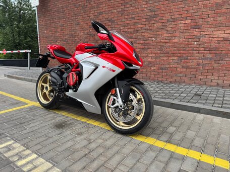 2020 MV Agusta F3 675, красный, 739000 рублей, вид 4