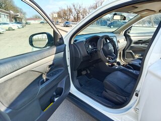 2013 Mitsubishi Outlander III, белый, 1200000 рублей, вид 5
