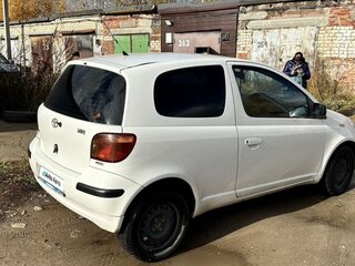 2003 Toyota Yaris I Рестайлинг, белый, 400000 рублей, вид 3