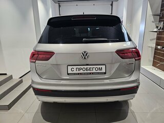 2019 Volkswagen Tiguan II, серебристый, 2399000 рублей, вид 5