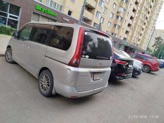 2009 Nissan Serena III (C25), серый, 800000 рублей, вид 3