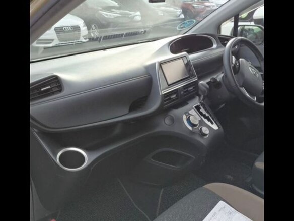 2020 Toyota Sienta II Рестайлинг, бежевый, 1500000 рублей - вид 7