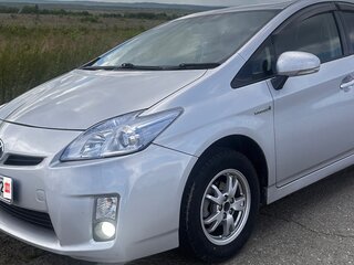 2009 Toyota Prius III (XW30), серебристый, 950000 рублей, вид 4
