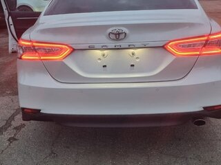 2021 Toyota Camry VIII (XV70) Рестайлинг, белый, 3550000 рублей, вид 1