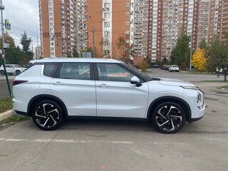 2022 Mitsubishi Outlander IV, белый, 3600000 рублей, вид 4