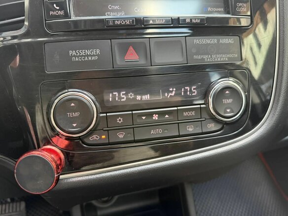 2016 Mitsubishi Outlander III Рестайлинг 2, белый, 2130000 рублей - вид 13