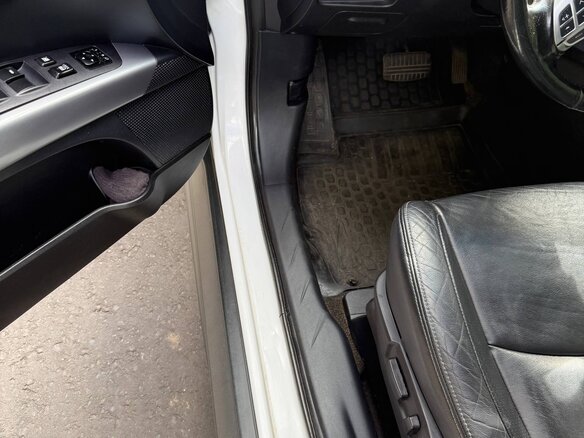 2011 Mitsubishi Outlander II Рестайлинг, белый, 1200000 рублей - вид 32