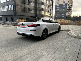 2019 Kia Optima IV Рестайлинг, белый, 1450000 рублей, вид 5