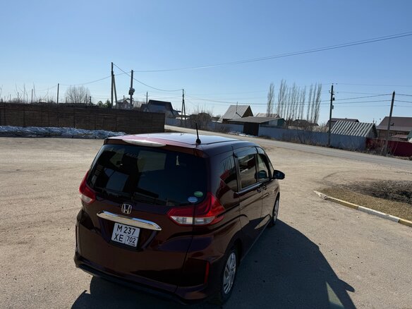 2017 Honda Freed+ II, красный, 1380000 рублей - вид 11