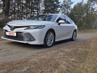 2019 Toyota Camry VIII (XV70), белый, 2600000 рублей, вид 4