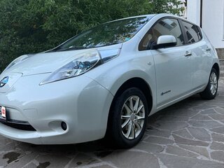 2012 Nissan Leaf (EM61) I (ZE0/AZE0), белый, 950000 рублей, вид 5