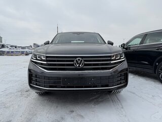 2025 Volkswagen Touareg III Рестайлинг, серый, 12800000 рублей, вид 3