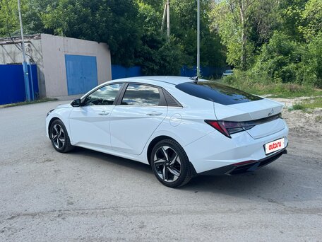 2021 Hyundai Elantra VII (CN7), белый, 1780000 рублей, вид 4
