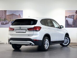 2020 BMW X1 20i xDrive II (F48) Рестайлинг, белый, 3570000 рублей, вид 5