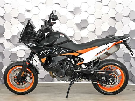 2023 KTM 890 SMT, чёрный, 1177000 рублей, вид 4