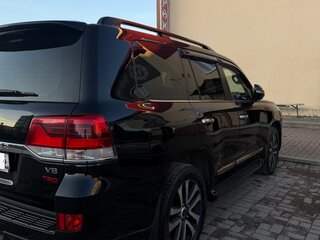 2019 Toyota Land Cruiser 200 Series Рестайлинг 2, чёрный, 7800000 рублей, вид 4
