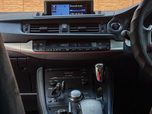 2012 Lexus CT 200h I, белый, 1100000 рублей - вид 11