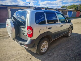 2018 Chevrolet Niva I Рестайлинг, серебристый, 540000 рублей, вид 2