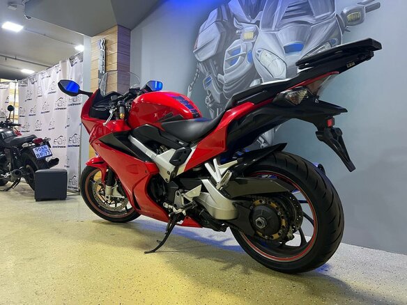 2015 Honda VFR 800, красный, 745000 рублей - вид 6