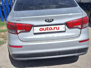 2016 Kia Rio III Рестайлинг, серебристый, 800000 рублей, вид 3