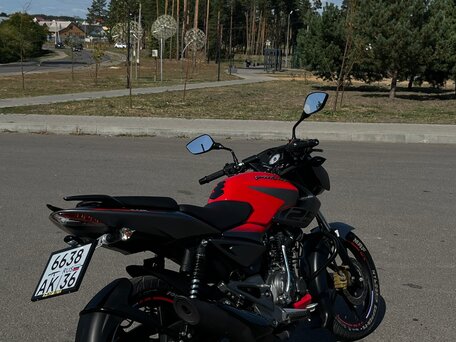 2021 Bajaj Pulsar 125, красный, 125000 рублей, вид 4