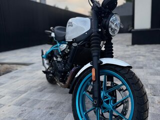 2025 Royal Enfield Guerrilla 450, белый, 465000 рублей, вид 2