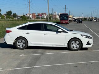 2019 Hyundai Sonata VII (LF) Рестайлинг, белый, 899000 рублей, вид 2