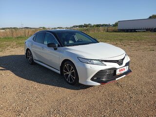 2020 Toyota Camry VIII (XV70), белый, 2790000 рублей, вид 2