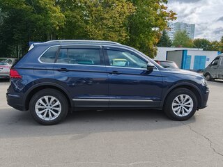 2017 Volkswagen Tiguan II, синий, 2350000 рублей, вид 4