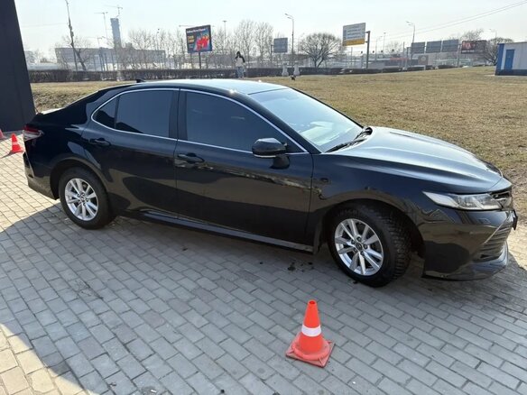 2020 Toyota Camry VIII (XV70), чёрный, 2400000 рублей