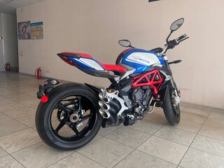 2017 MV Agusta Brutale 800, красный, 1150000 рублей, вид 2