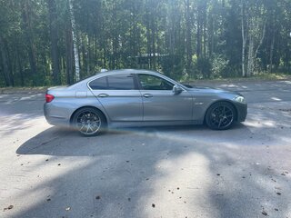 2013 BMW 5 серии 528i xDrive VI (F10/F11/F07), серый, 1300000 рублей, вид 2