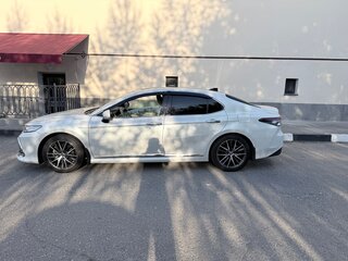 2022 Toyota Camry VIII (XV70) Рестайлинг, белый, 3950000 рублей, вид 3