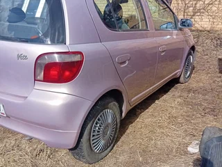 2000 Toyota Vitz I (P10), красный, 300000 рублей, вид 3