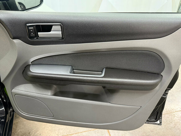 2010 Ford Focus II Рестайлинг, чёрный - вид 12