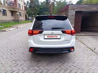 2022 Mitsubishi Outlander III Рестайлинг 3, белый, 3750000 рублей, вид 4