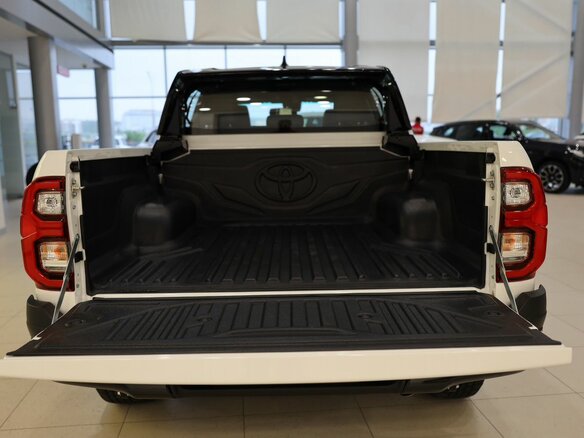 2025 Toyota Hilux VIII Рестайлинг 2, белый - вид 18