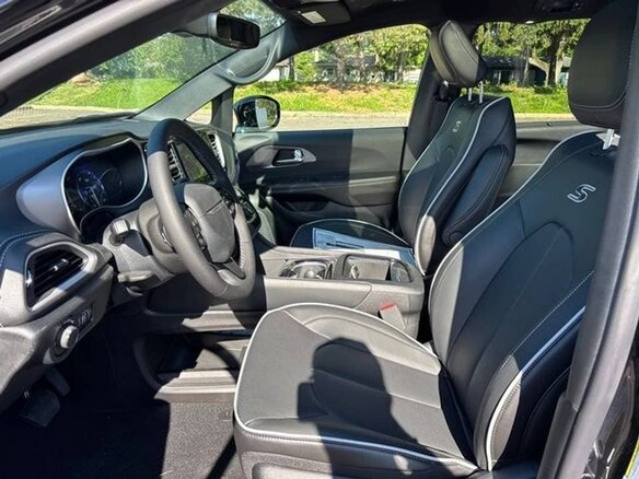 2026 Chrysler Pacifica RU Рестайлинг 2, чёрный, 12925206 рублей - вид 3