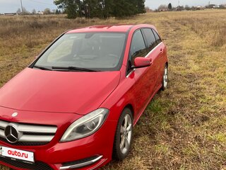 2013 Mercedes-Benz B-Класс 200 II (W246), красный, 999999 рублей, вид 1