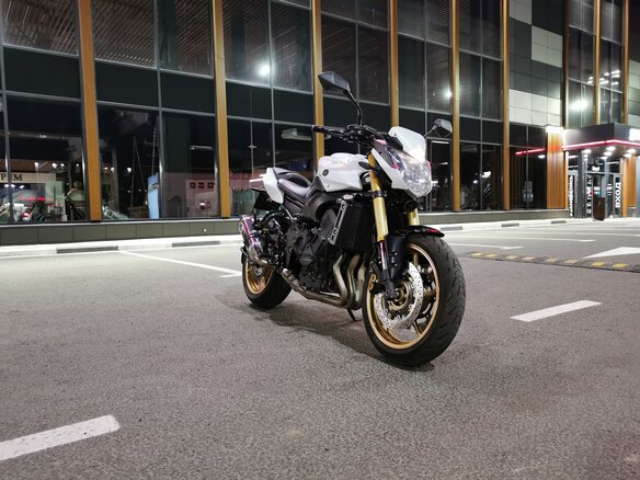 2011 Yamaha FZ8, белый, 650000 рублей - вид 4