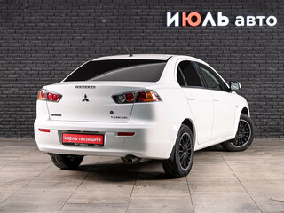 2014 Mitsubishi Lancer X Рестайлинг, белый, 900000 рублей, вид 4