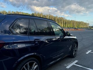 2021 BMW X5 M50i IV (G05/G18), синий, 8500000 рублей, вид 2