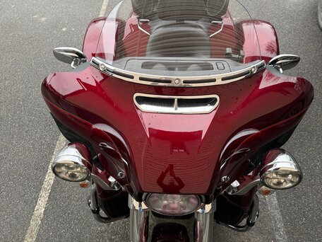 2017 Harley-Davidson Tri Glide, красный, 2600000 рублей, вид 2