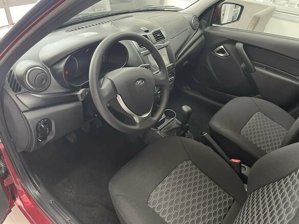 2026 Lada (ВАЗ) Granta I Рестайлинг, красный, 1268000 рублей - вид 3