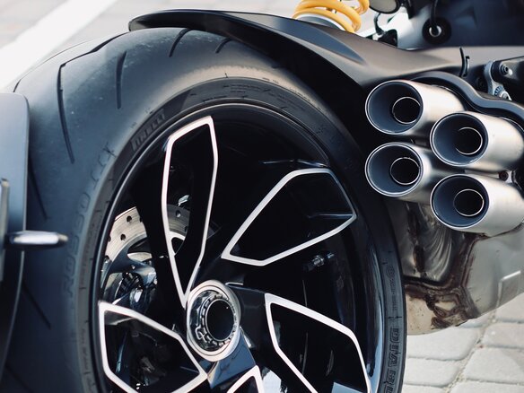 2024 Ducati Diavel V4, красный, 2419787 рублей - вид 12