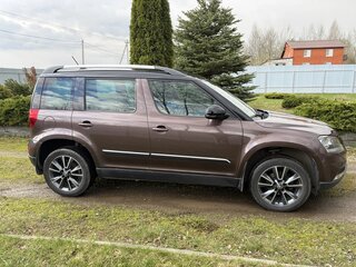 2017 Skoda Yeti I Рестайлинг, коричневый, 1300000 рублей, вид 3