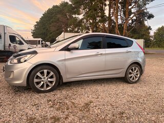 2012 Hyundai Solaris I, серебристый, 765000 рублей, вид 3