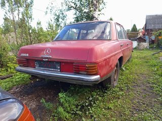 1971 Mercedes-Benz W115 220, красный, 300000 рублей, вид 3