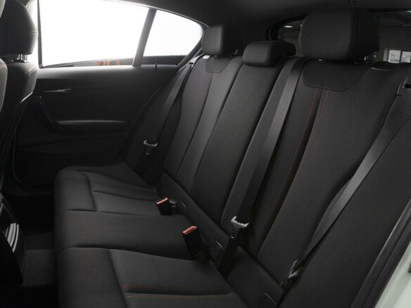 2015 BMW 1 серии 118i II (F20/F21) Рестайлинг, белый, 1390000 рублей - вид 6