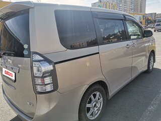 2013 Toyota Voxy II (R70) Рестайлинг, серый, 1620000 рублей, вид 3